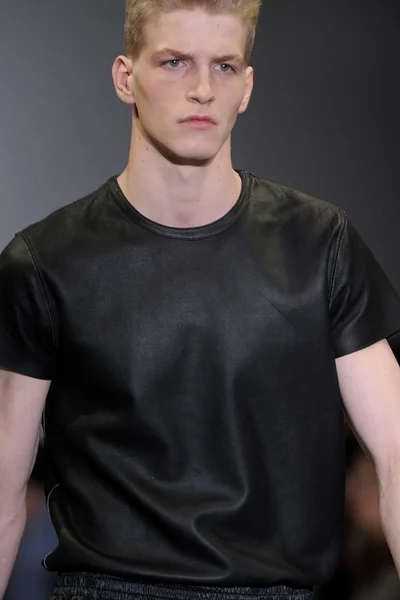 Look 19